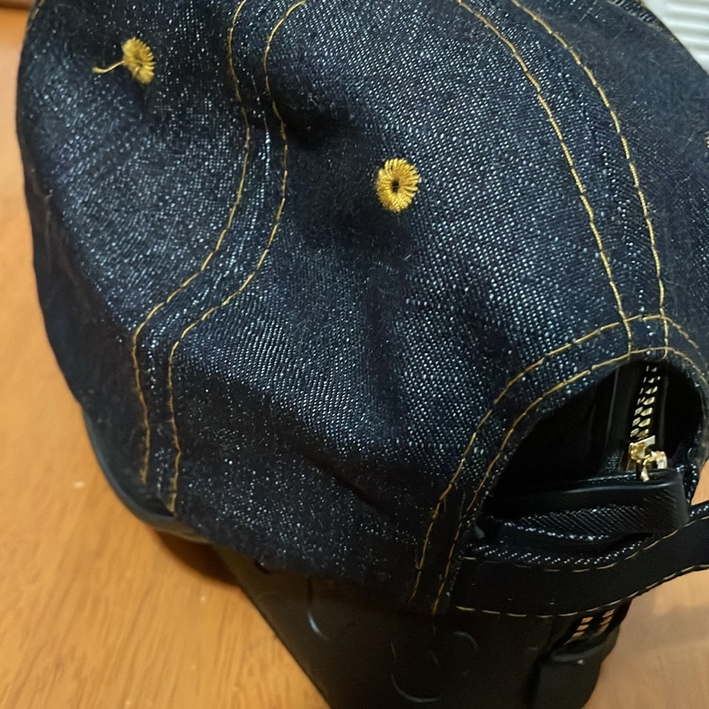 Hat - Picture 2 of 4